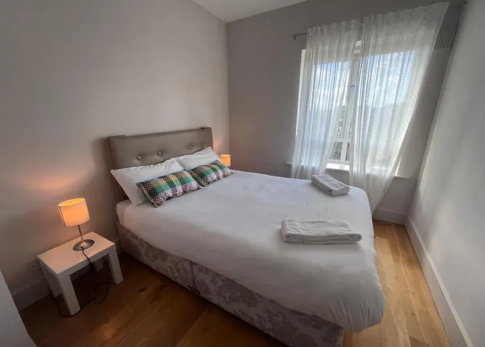 The Canal View * Dublin